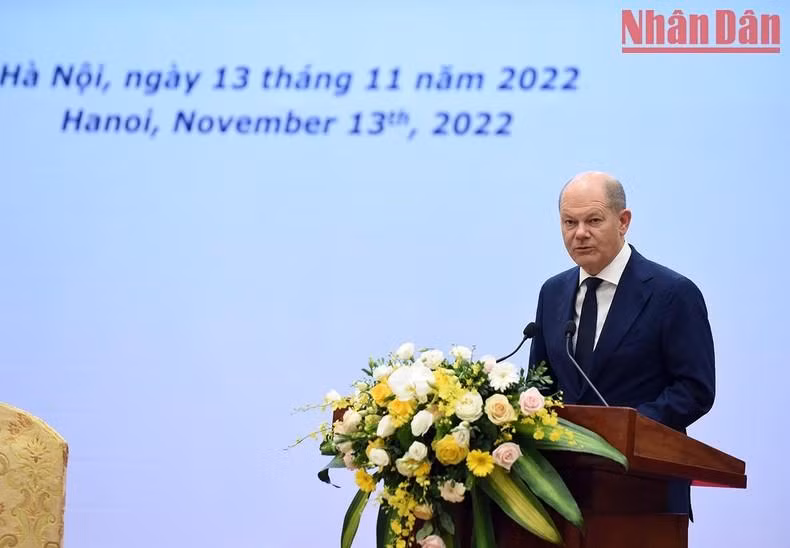 德国总理奥拉夫·朔尔茨在会上发表讲话。 德国总理奥拉夫·朔尔茨在会上发表讲话。