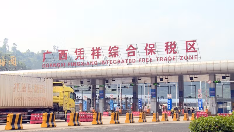 附图。