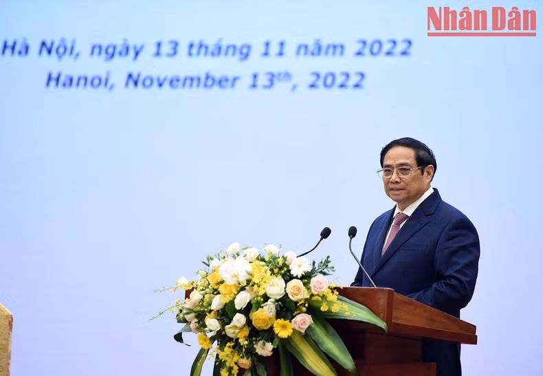 越南政府总理范明正在会上发表讲话。 越南政府总理范明正在会上发表讲话。