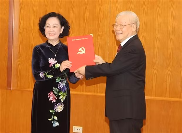 越共中央政治局分工张氏梅同志担任越共第十三届中央书记处常务书记。