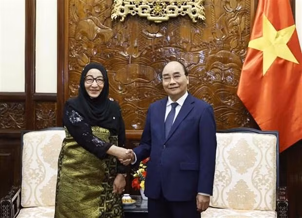 阮春福主席会见文莱驻越南新任大使哈吉·尤索夫。