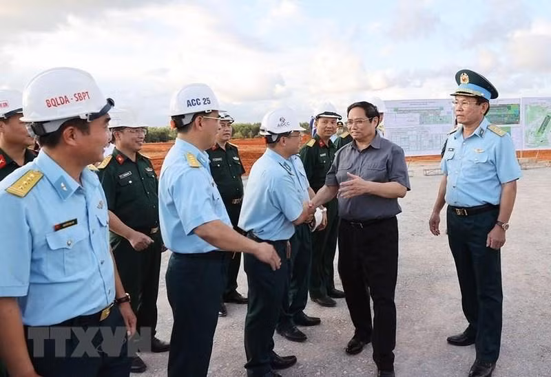 范明正总理视察平顺省潘切机场部分项目建设进度（组图） ảnh 1
