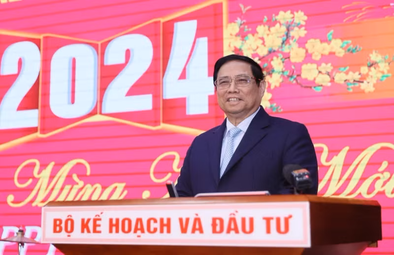 越南政府总理范明正发表讲话。