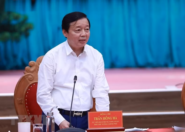 政府副总理陈红河在会上发言。