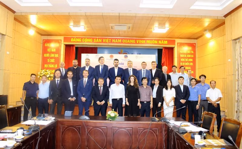 与会代表合影。