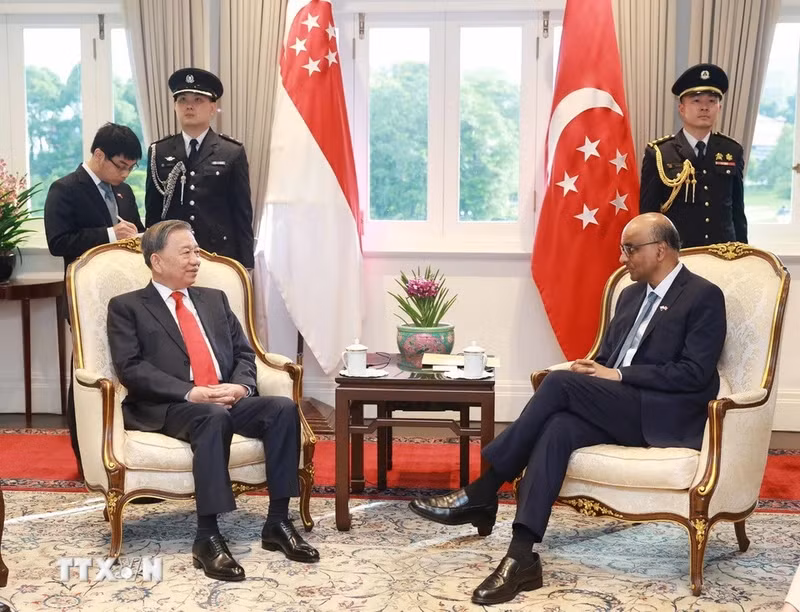 越共中央总书记苏林会见新加坡总统尚达曼。