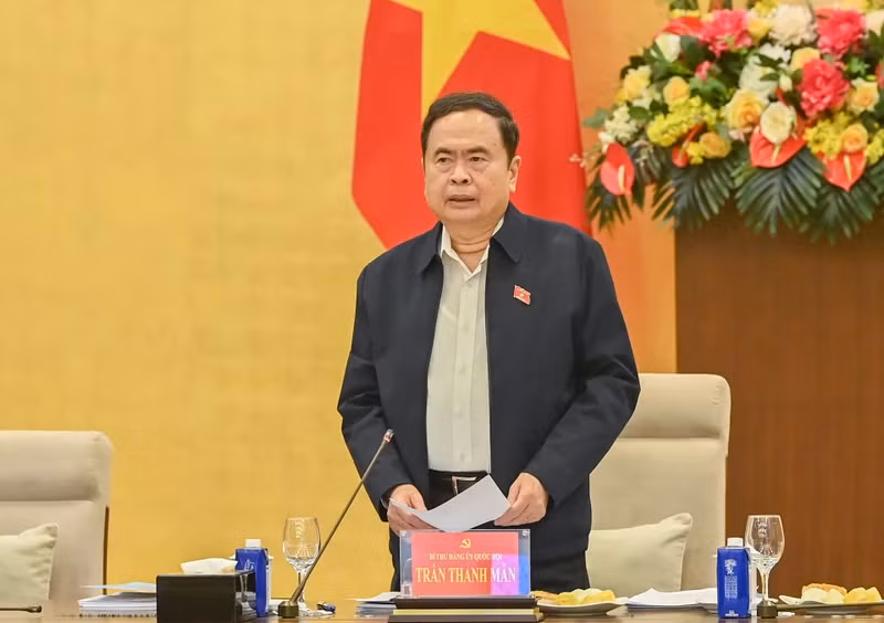 国会主席陈青敏在会上发言。（维灵 摄）