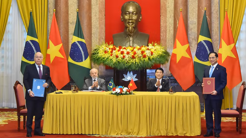 两位领导人共同见证了双边合作文件的签署和交换仪式。 两位领导人共同见证了双边合作文件的签署和交换仪式。