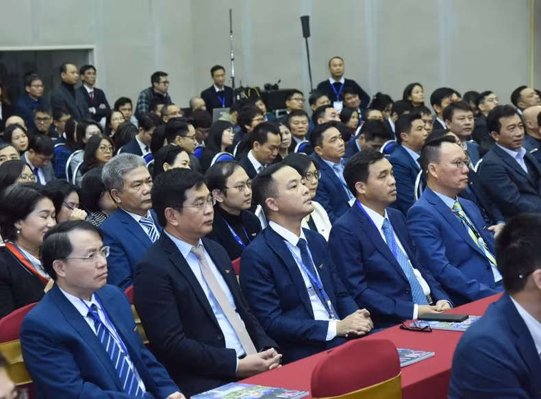 与会代表。