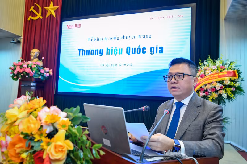 《人民报》社总编辑黎国明发表讲话。 《人民报》社总编辑黎国明发表讲话。