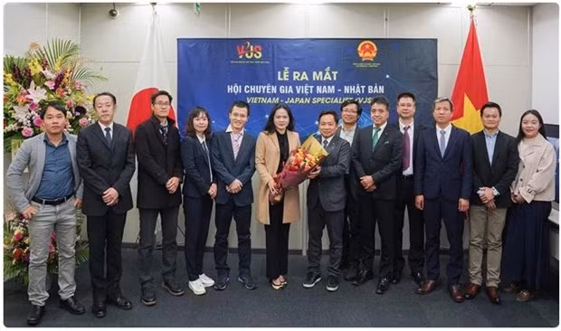 出席仪式的代表们合影。