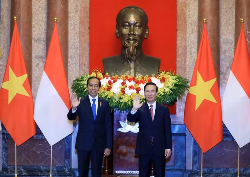 越南国家主席武文赏与印度尼西亚总统佐科·维多多。（图片来源：越通社）