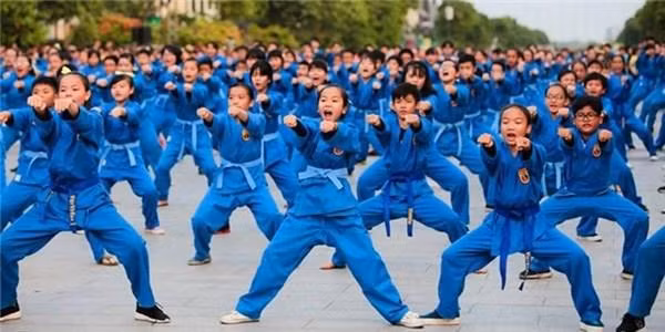 附图。