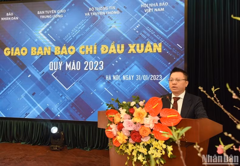 《人民报》社总编辑黎国明在简报会上发言。 《人民报》社总编辑黎国明在简报会上发言。