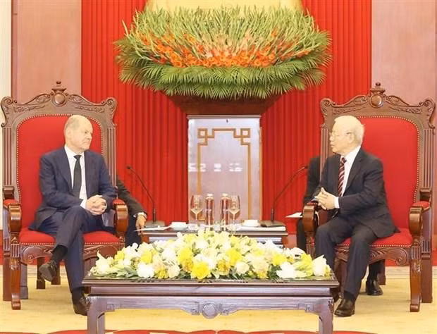 越共中央总书记阮富仲会见德国总理奥拉夫·朔尔茨 。（图片来源：越通社）