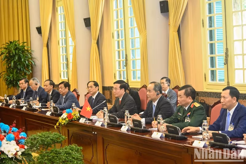 越南代表团出席会谈。