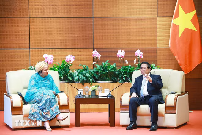 越南政府总理范明正会见联合国副秘书长阿米娜·穆罕默德。（图片来源：越通社）