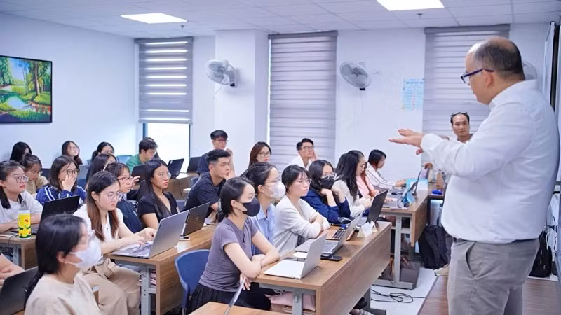 附图： 河内国家大学在排名中的位置大幅提升，位列全球第325位。