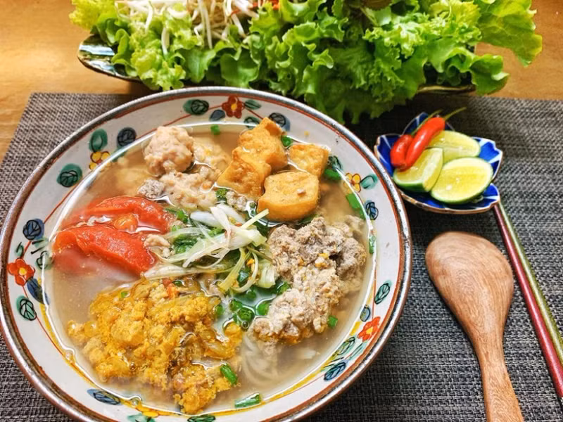 蟹汤米线。
