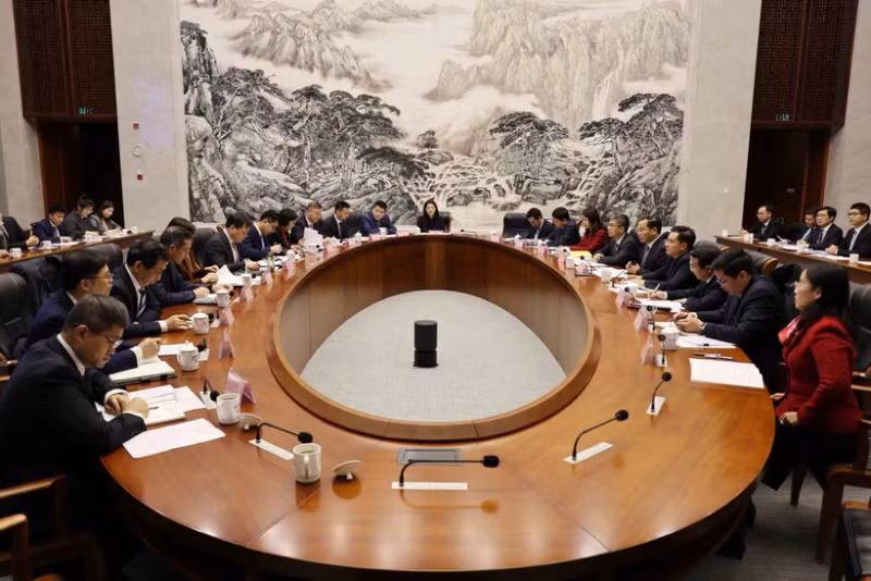 越南代表团与浙江省改革和发展委员会举行工作会议。