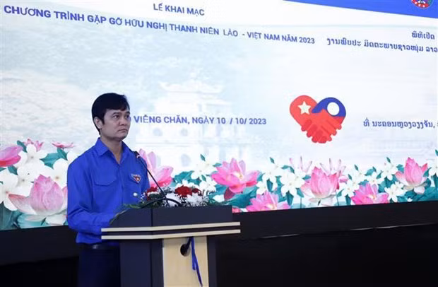 胡志明共青团中央委员会第一书记裴光辉发表讲话。