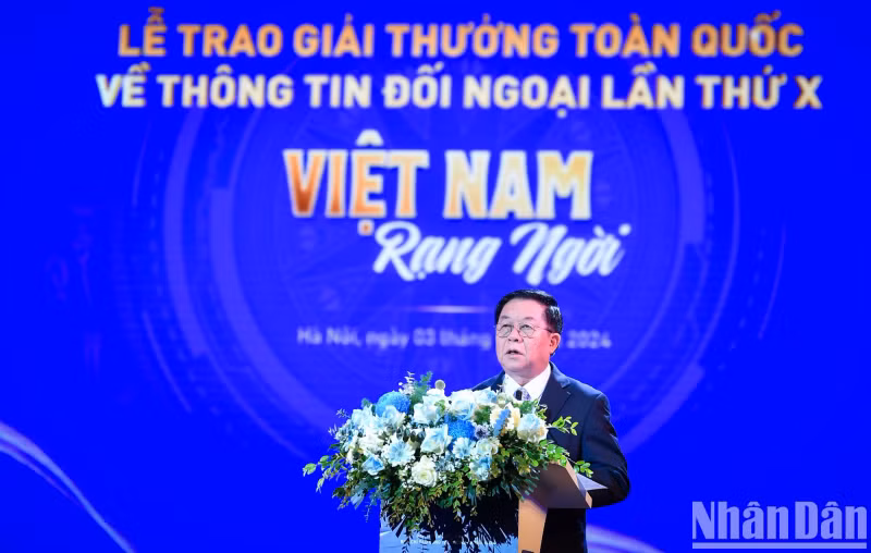 阮重义同志在颁奖仪式上发表讲话。