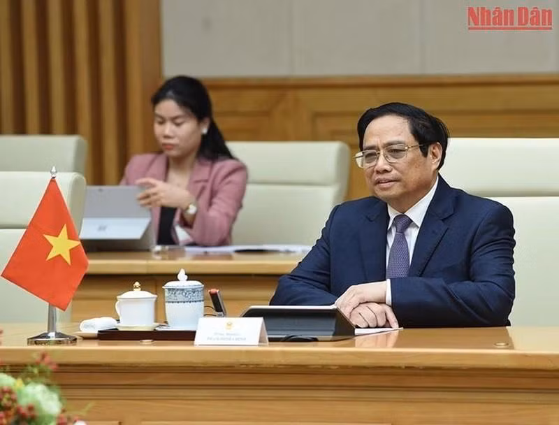 越南政府总理范明正发表讲话。