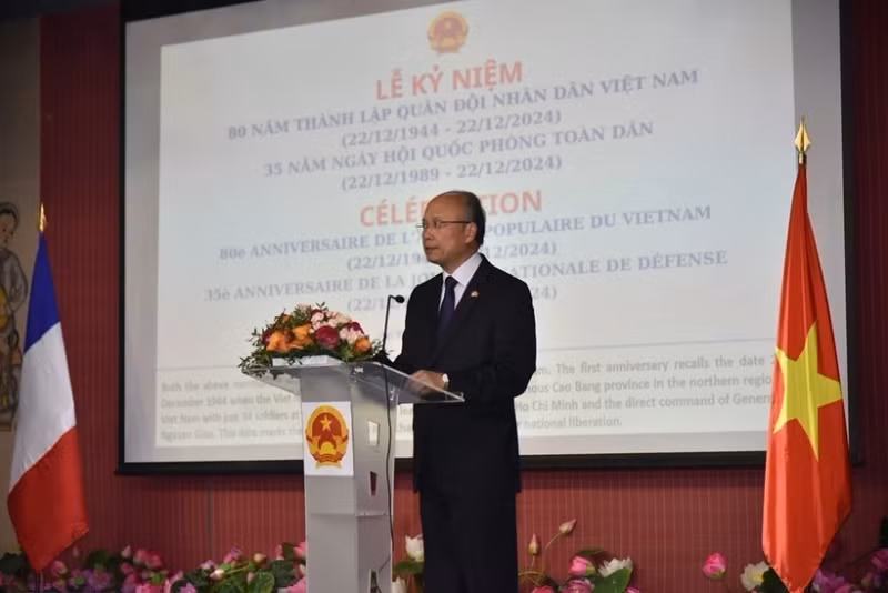 越南驻法国大使丁全胜在活动上发表讲话。