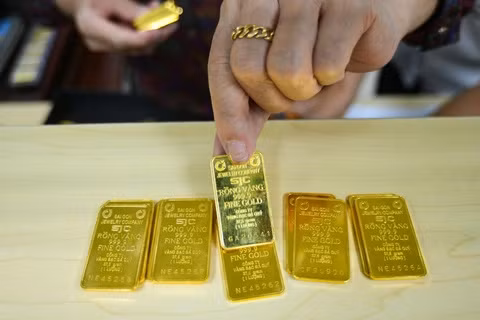 附图：3月15日上午，国内金价继昨日上涨后，跟随国际金价回落。