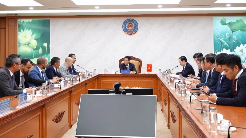 双方会见场面。