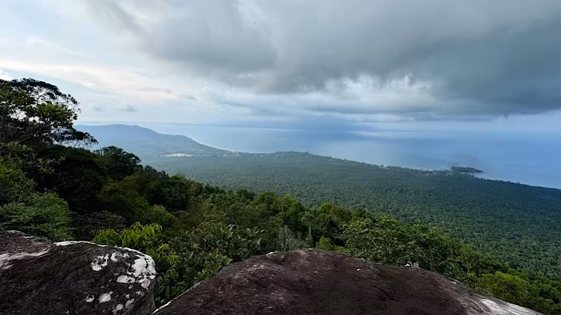 主山——富国岛的“屋脊”之巅。