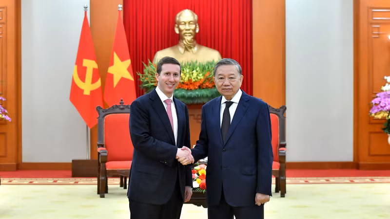 越共中央总书记苏林（右）与美国华平投资基金首席执行官杰弗里·大卫·普尔曼。