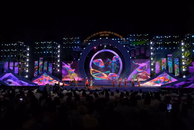 开幕式上表演的文艺节目。