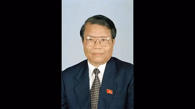 越南原国家主席陈德良同志逝世。