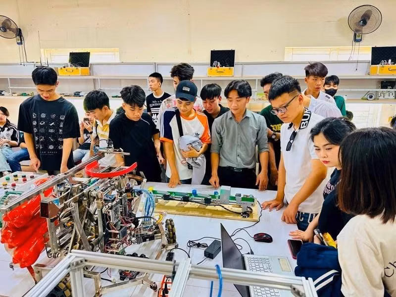 越南为科学、技术、工程和数学（STEM）等领域培养高素质、高技能的人力资源队伍。（图片来源：越通社）