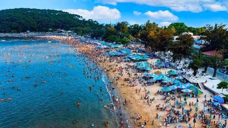 今年假期期间，海防旅游氛围热烈、欢乐、安全、健康。