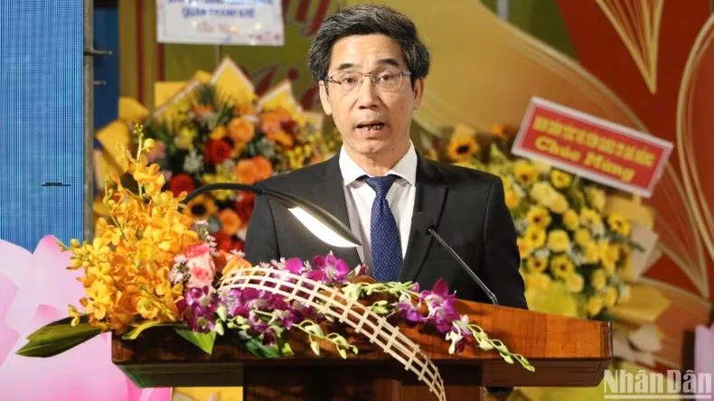 岘港市人民委员会副主席陈志强在开幕式上发表讲话。（樱桃 摄）