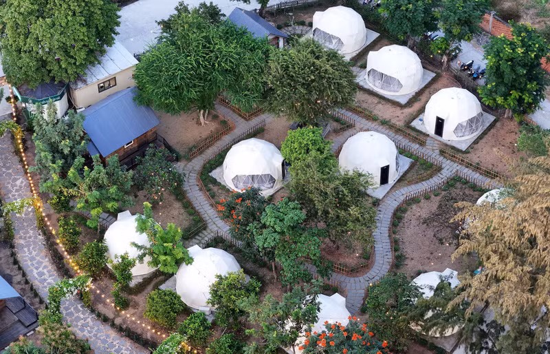 胡志明市芹耶县龙和乡 Lata Camping 露营区的度假营地。