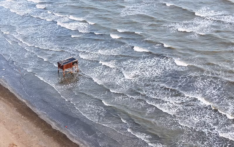 芹耶海滩是游客不可错过的旅游目的。