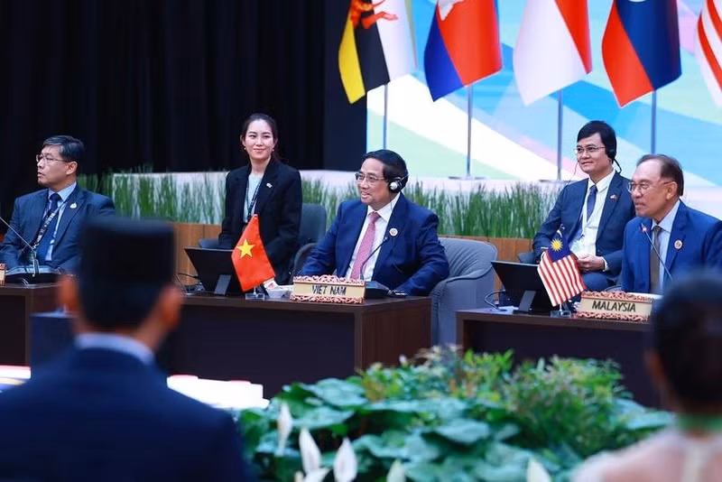 越南政府总理范明正出席与东盟议会联盟对话会。（图片来源：越通社）