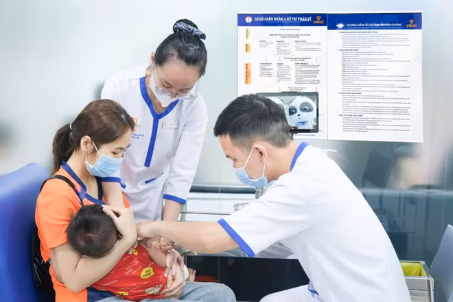 疫苗在越南生产不仅保障供应充足、价格降低，还将为儿童和成人创造更多接种机会，切实提高全民健康水平。（图片来源：越通社）