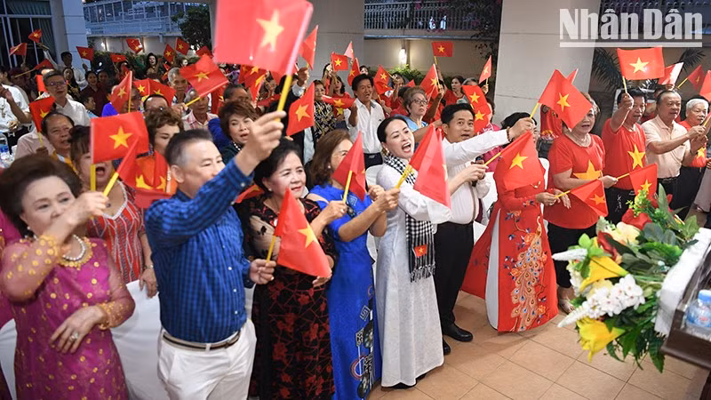 越南南方解放、国家统一50周年纪念活动在泰国孔敬举行。