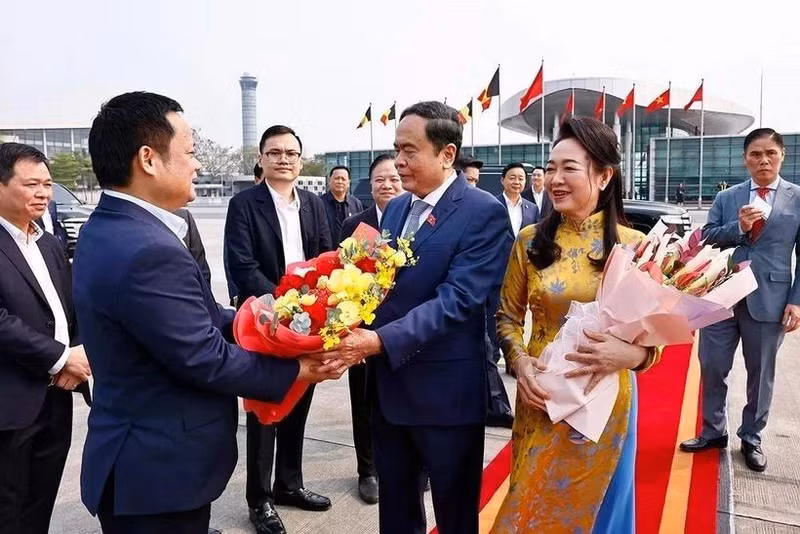 越南国会主席和夫人启程出席IPU第150届大会并对亚美尼亚和乌兹别克斯坦进行正式访问。