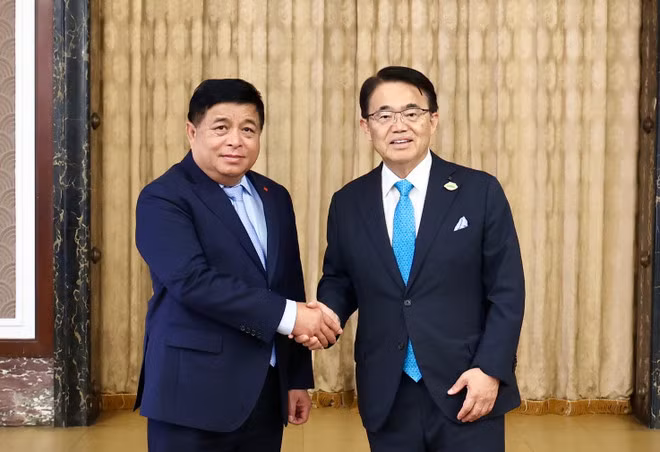 阮志勇副总理会见爱知县知事大村秀章。