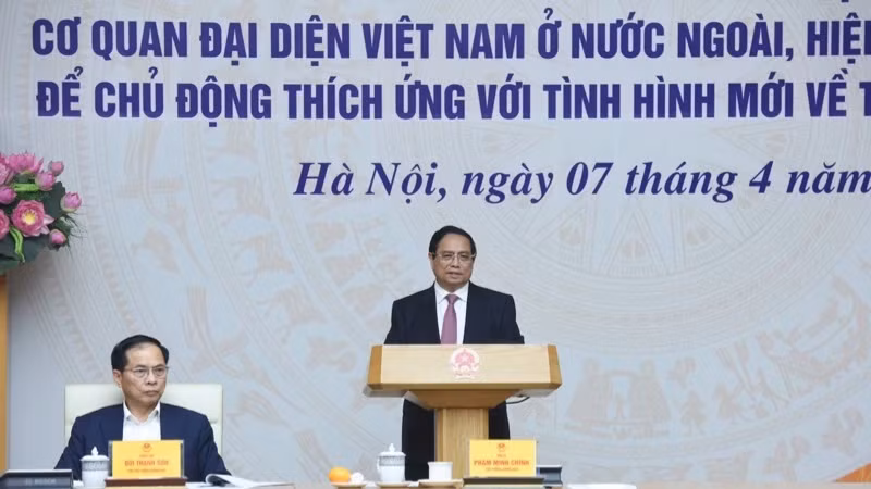 越南政府总理范明正发表讲话。