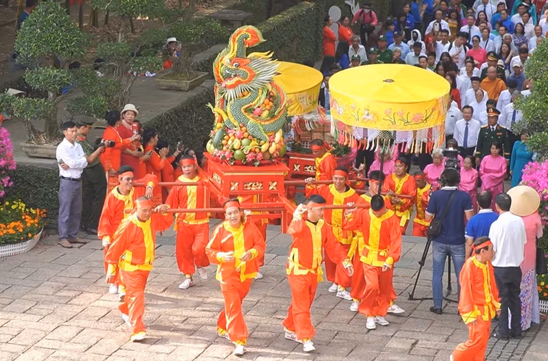 2025年4月7日（即农历三月初十），胡志明市市委、市人民议会、市人民委员会和越南祖国阵线胡志明市委员会在胡志明市民族文化历史公园雄王纪念堂隆重举行雄王祭祖仪式。