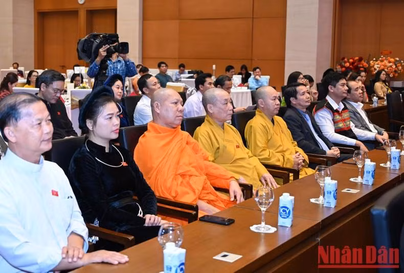 与会代表。