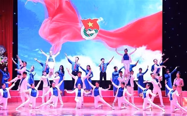 越老青年友好见面会开幕式文艺演出。