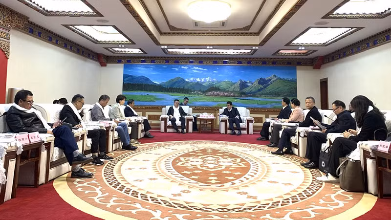 会见场景。