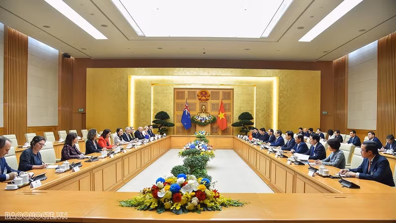 范明正总理与杰辛达·阿德恩总理举行会谈。